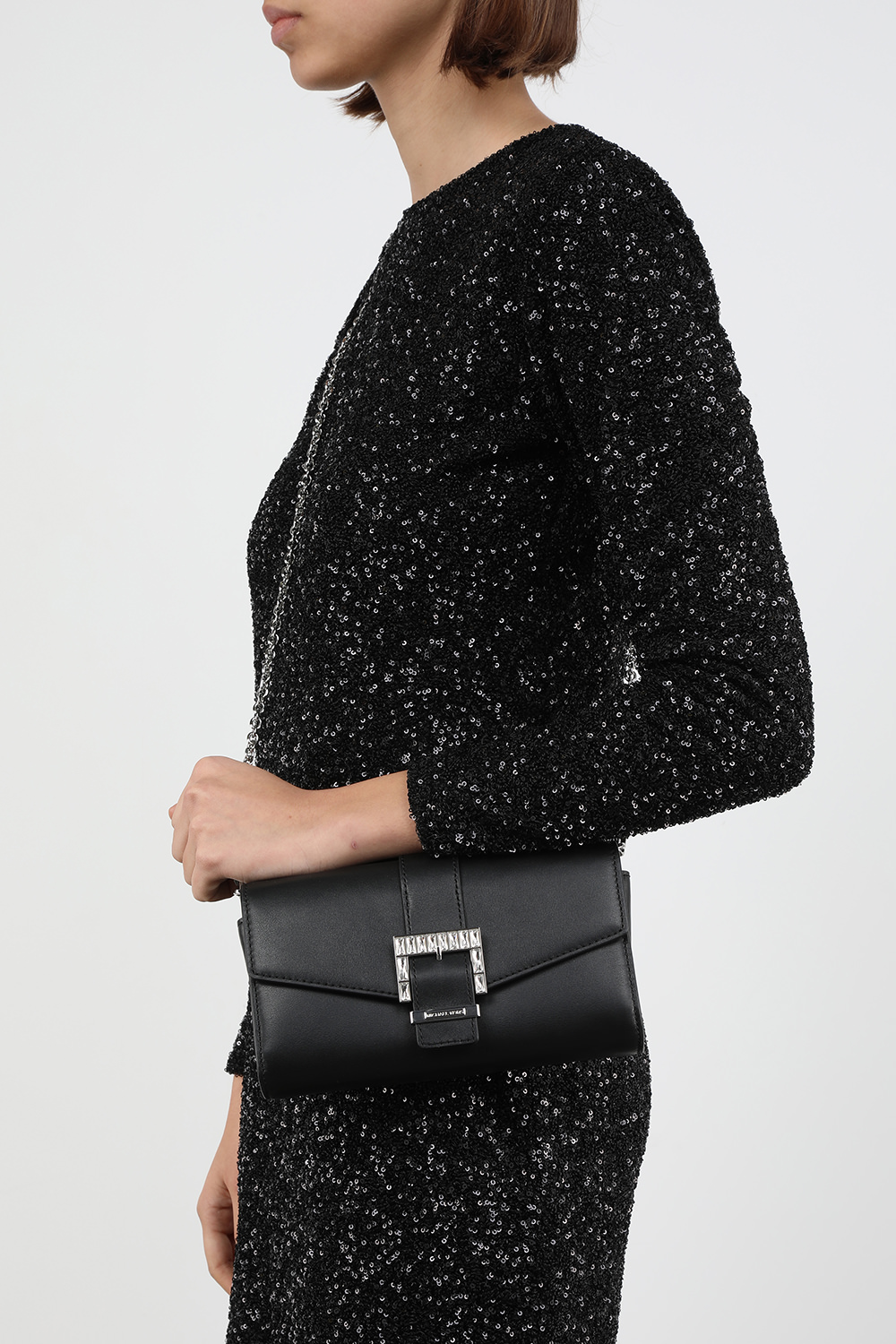 תמונת כל הלוק של תיק צד מעור שחור